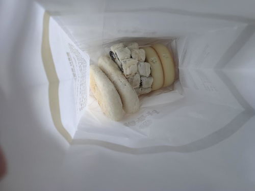 今天吃了一些鲍师傅,稻香村,白玉兰,哈尔滨食品厂,大壶春 鲍师傅不太值得